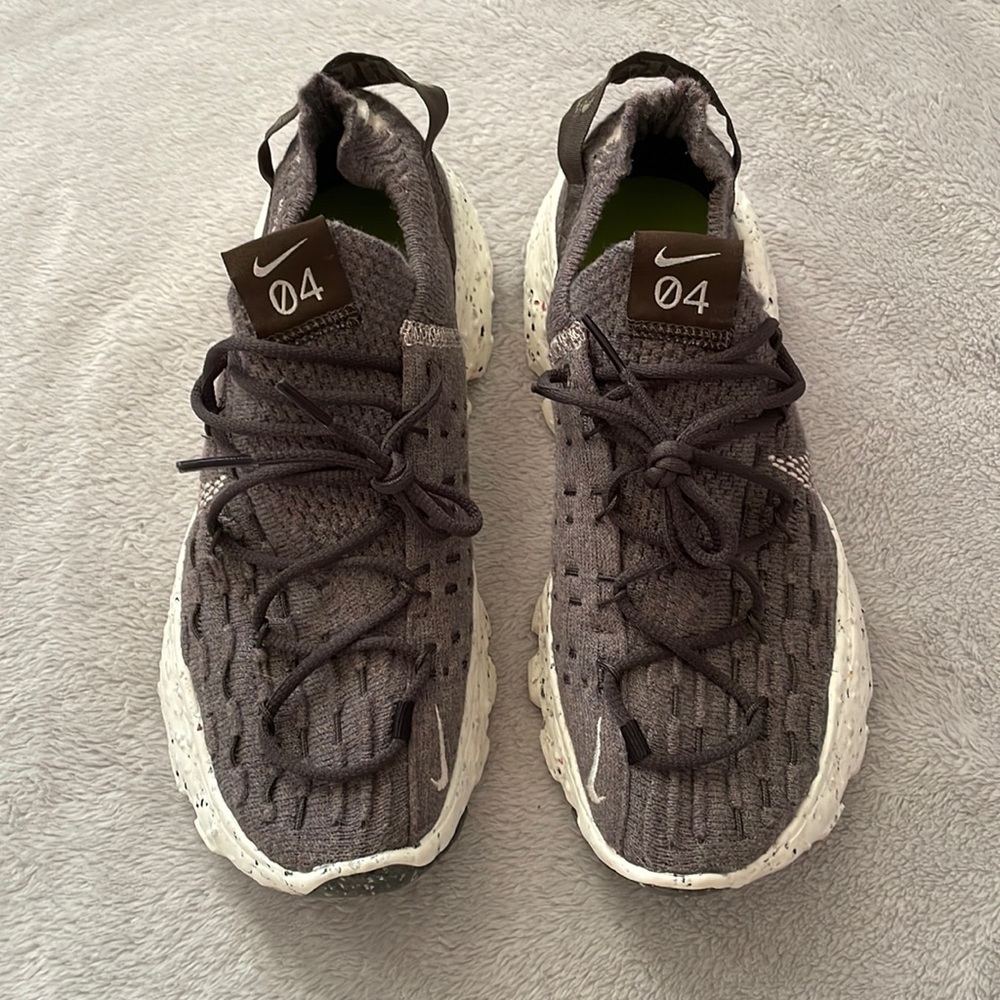 nike women’s gray space hippies - size 7.5